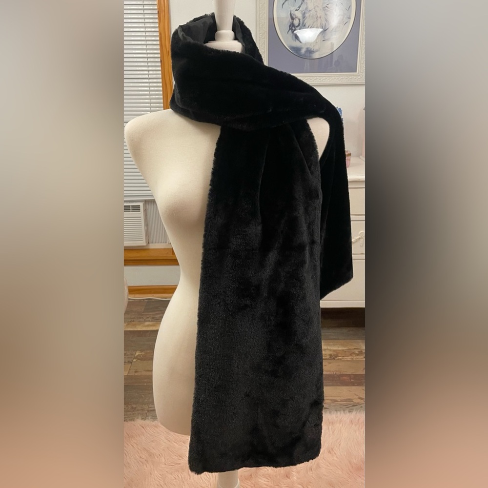 Bebe Black Faux Fur Scarf, Lush and elegant!